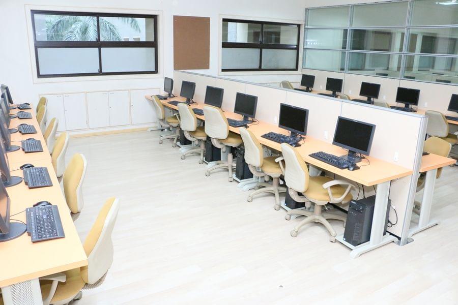 Atmiya Institute of Science and Technology for Diploma Studies, Atmiya University Rajkot Computer Lab photo 4